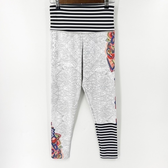 ✅ ONZIE Black/White Stripe/Gray Multi-Color Ikat Print Full Length Leggings M/L - Picture 1 of 9